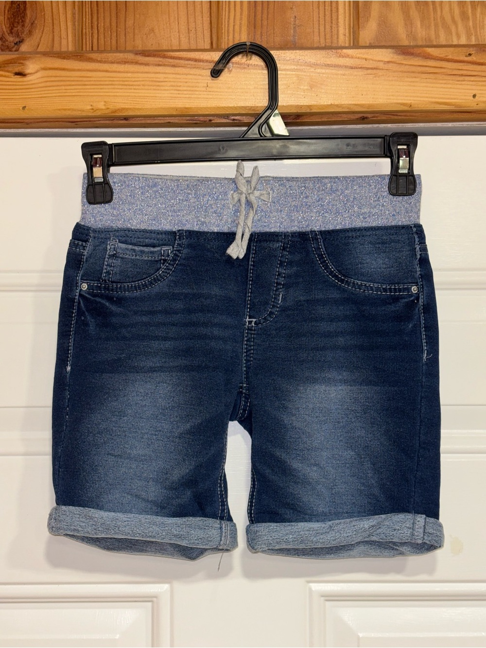 crown & ivy Gray Knit-Waist Denim Shorts